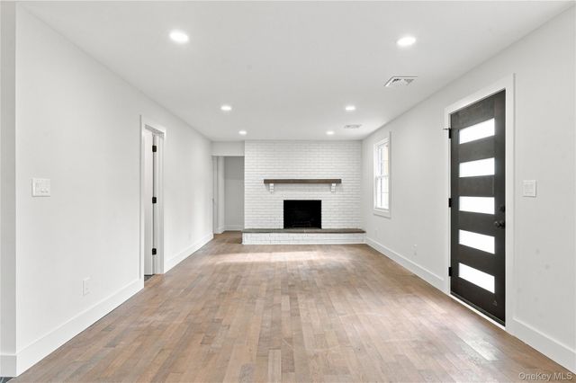 13 Campbell Lane, East Islip, NY 11730