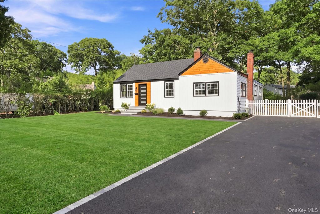 13 Campbell Lane, East Islip, NY 11730 — photo 2