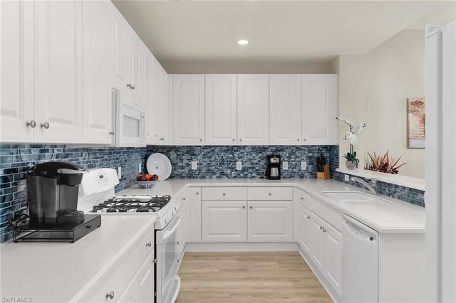 9205 Museo CIR # 103, Naples, FL 34114