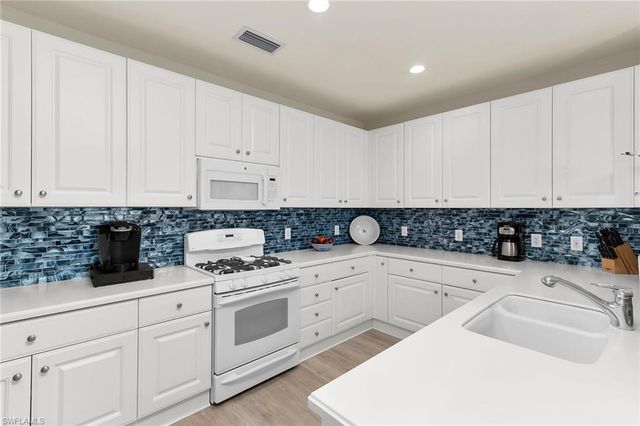 9205 Museo CIR # 103, Naples, FL 34114