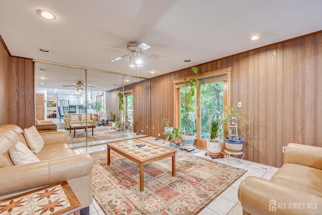 688 Grove Avenue, Edison, NJ 08820