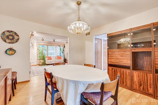688 Grove Avenue, Edison, NJ 08820