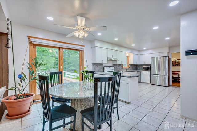 688 Grove Avenue, Edison, NJ 08820