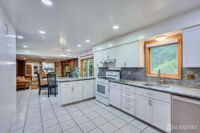 688 Grove Avenue, Edison, NJ 08820