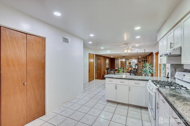 688 Grove Avenue, Edison, NJ 08820