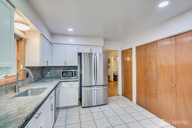 688 Grove Avenue, Edison, NJ 08820