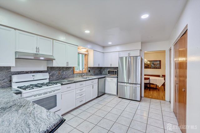 688 Grove Avenue, Edison, NJ 08820