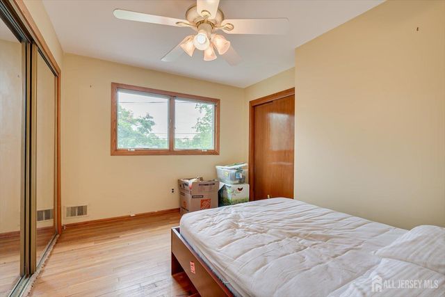 688 Grove Avenue, Edison, NJ 08820