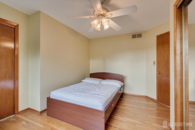 688 Grove Avenue, Edison, NJ 08820