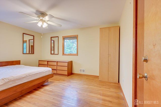 688 Grove Avenue, Edison, NJ 08820