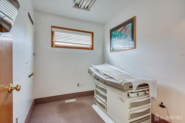 688 Grove Avenue, Edison, NJ 08820