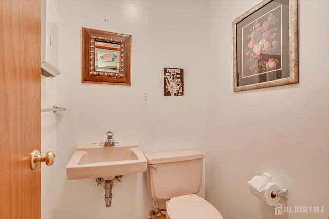 688 Grove Avenue, Edison, NJ 08820