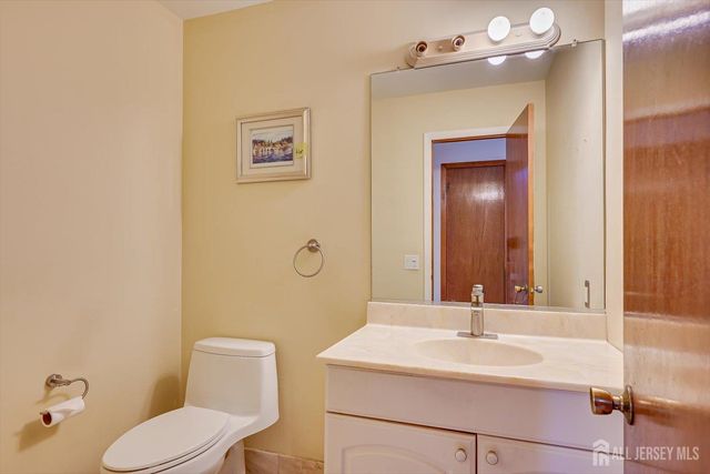 688 Grove Avenue, Edison, NJ 08820