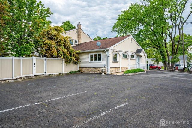688 Grove Avenue, Edison, NJ 08820