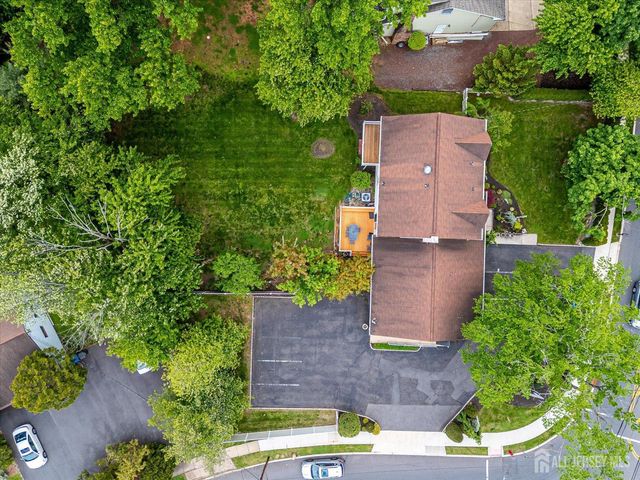 688 Grove Avenue, Edison, NJ 08820