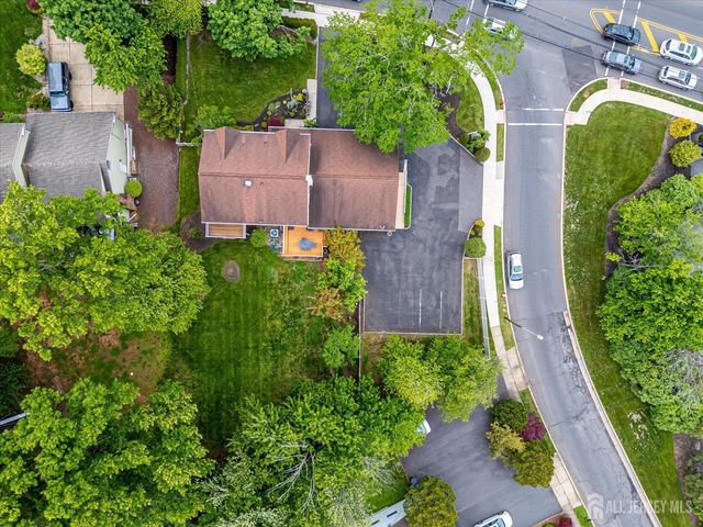 688 Grove Avenue, Edison, NJ 08820