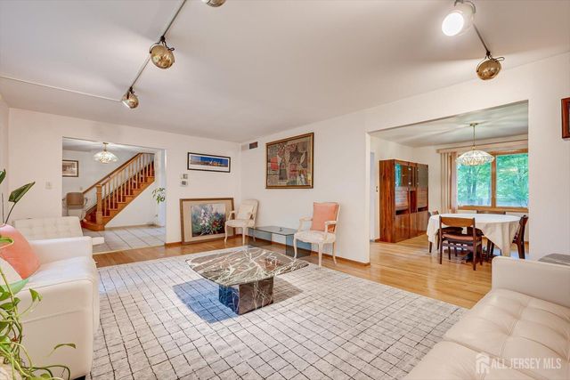 688 Grove Avenue, Edison, NJ 08820