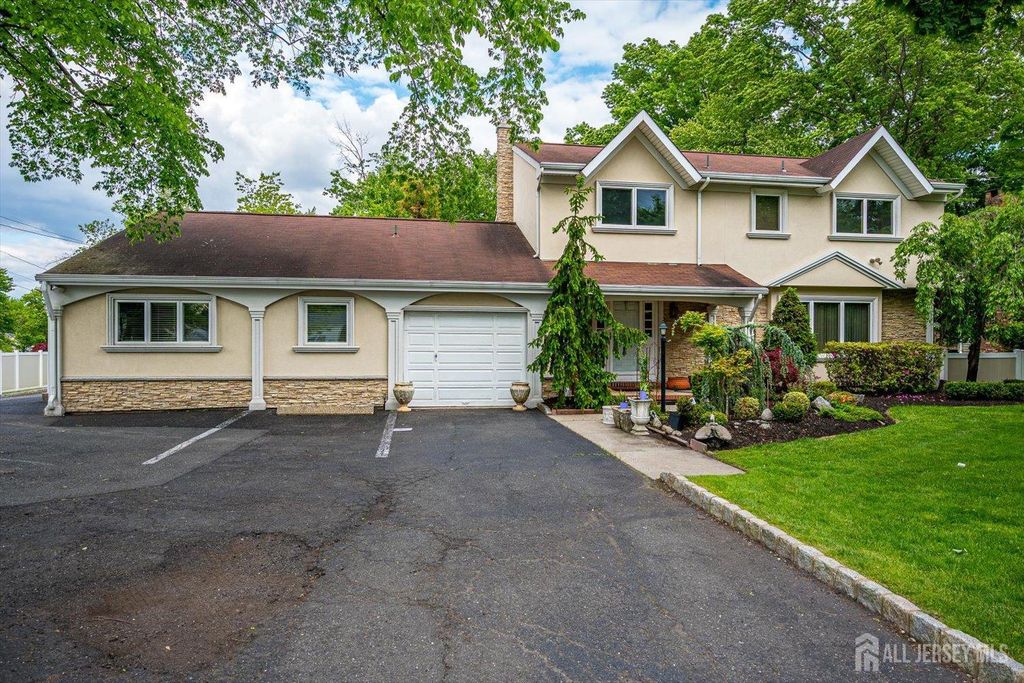 688 Grove Avenue, Edison, NJ 08820