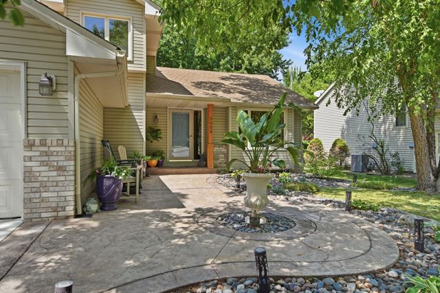 5604 Lone Oak Drive, Savage, MN 55378