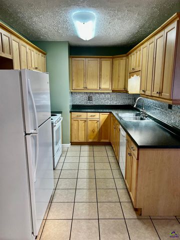 422 Carolina Avenue, Warner Robins, GA 31093