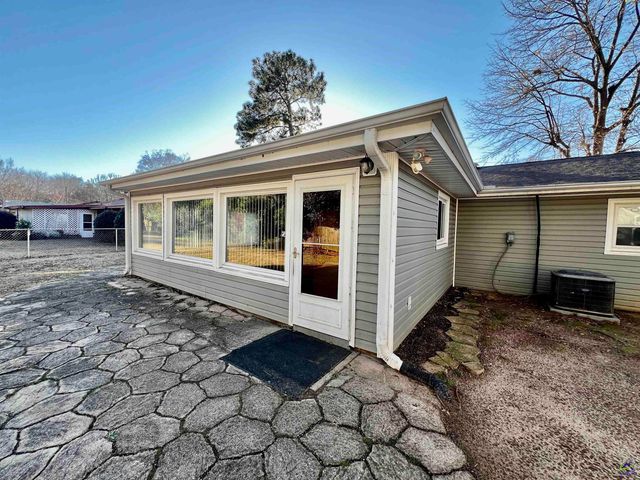 422 Carolina Avenue, Warner Robins, GA 31093