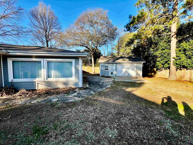 422 Carolina Avenue, Warner Robins, GA 31093