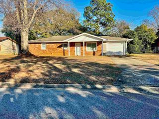 422 Carolina Avenue, Warner Robins, GA 31093