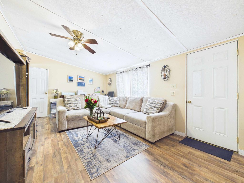Image 6 of property listing at 2692 Foley Cutoff Road, Perry, FL 32348