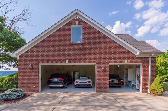 2096 Angela Court, Villa Hills, KY 41017