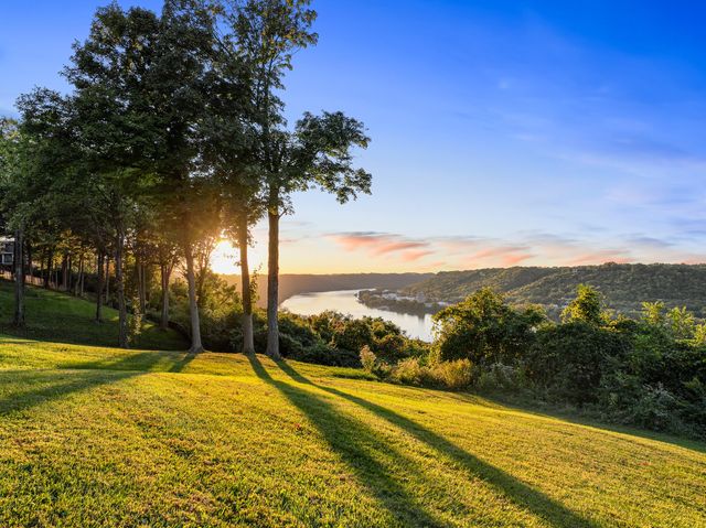 2096 Angela Court, Villa Hills, KY 41017