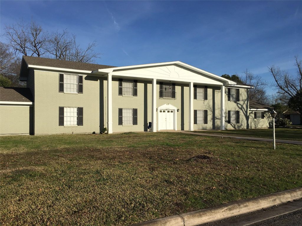 1400 Fairground ST, Taylor, TX 76574