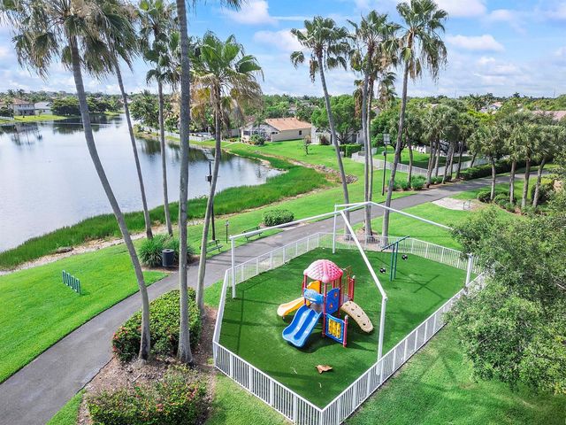 17646 SW 10th Street, Pembroke Pines, FL 33029