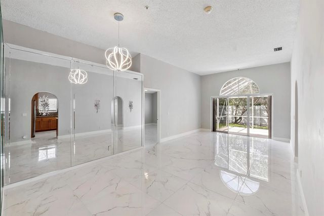 17646 SW 10th Street, Pembroke Pines, FL 33029