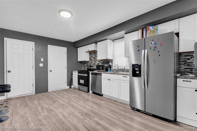 25636 New York Street, Dearborn Heights, MI 48125