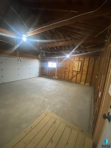 2800 N Bent Grass Ct Court, Sioux Falls, SD 57107