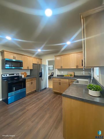 2800 N Bent Grass Ct Court, Sioux Falls, SD 57107