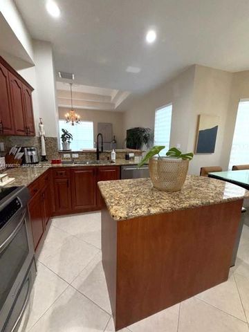 7770 NW 161st Ter, Miami Lakes, FL 33016