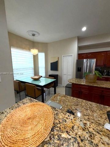 7770 NW 161st Ter, Miami Lakes, FL 33016