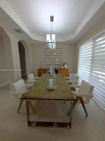 7770 NW 161st Ter, Miami Lakes, FL 33016