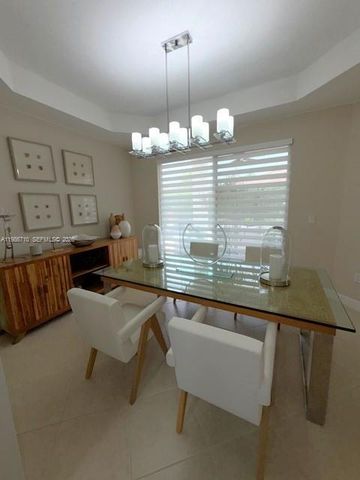 7770 NW 161st Ter, Miami Lakes, FL 33016