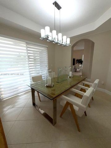 7770 NW 161st Ter, Miami Lakes, FL 33016