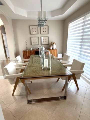 7770 NW 161st Ter, Miami Lakes, FL 33016