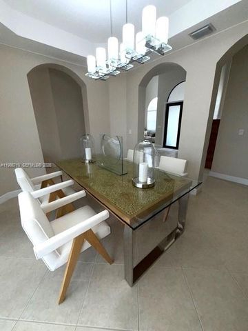 7770 NW 161st Ter, Miami Lakes, FL 33016