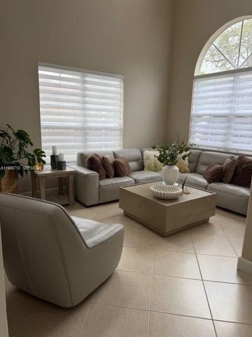 7770 NW 161st Ter, Miami Lakes, FL 33016