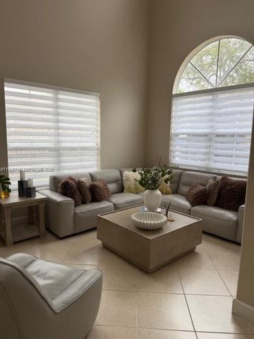 7770 NW 161st Ter, Miami Lakes, FL 33016