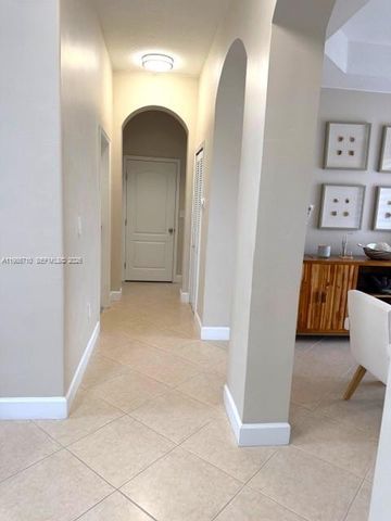 7770 NW 161st Ter, Miami Lakes, FL 33016