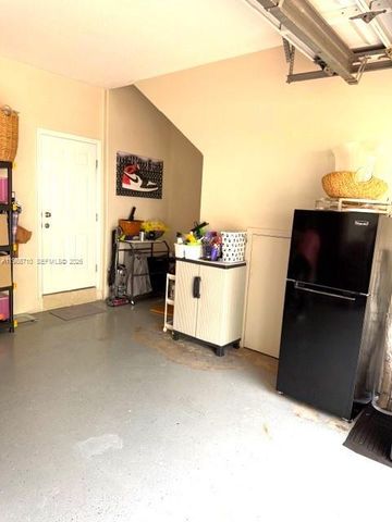 7770 NW 161st Ter, Miami Lakes, FL 33016