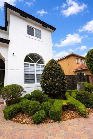 7770 NW 161st Ter, Miami Lakes, FL 33016