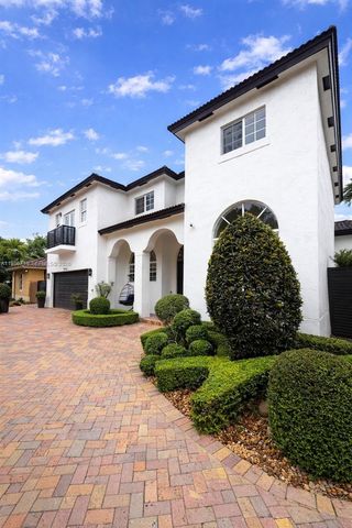 7770 NW 161st Ter, Miami Lakes, FL 33016