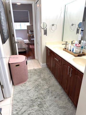 7770 NW 161st Ter, Miami Lakes, FL 33016